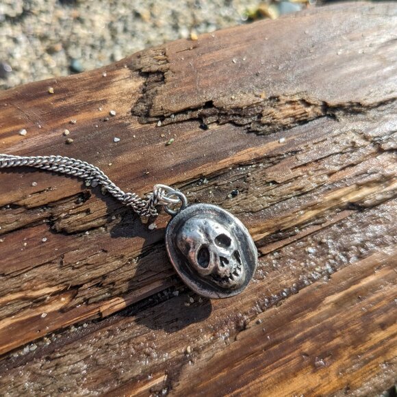 Memento Mori Pendant - Picture 7 of 7